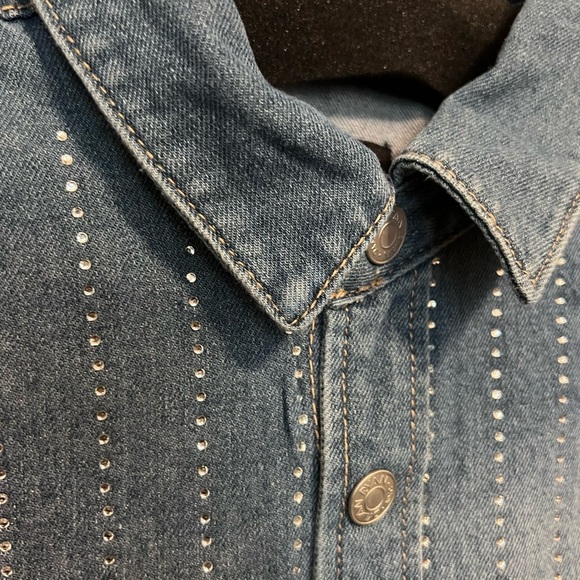 Dylan Ryan Boutique Cropped Bling Denim Shirt. Size M. - Picture 6 of 11